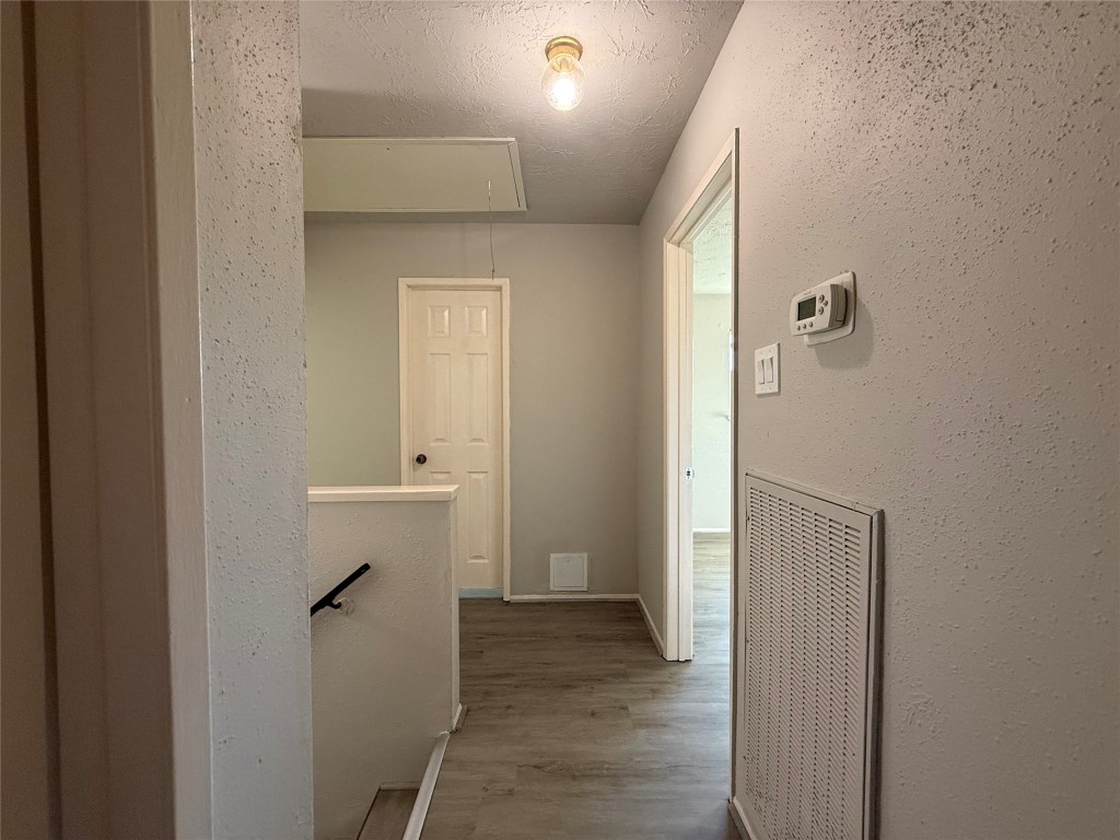 12715 Middlesbrough Lane Houston, TX 77066 - Photo 19 of 38 Hallway upstairs