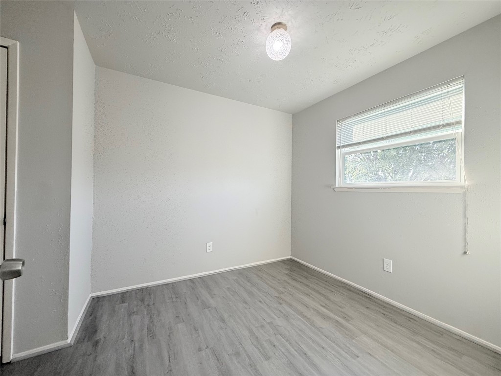 12715 Middlesbrough Lane Houston, TX 77066 - Photo 27 of 38 4th bedrrom