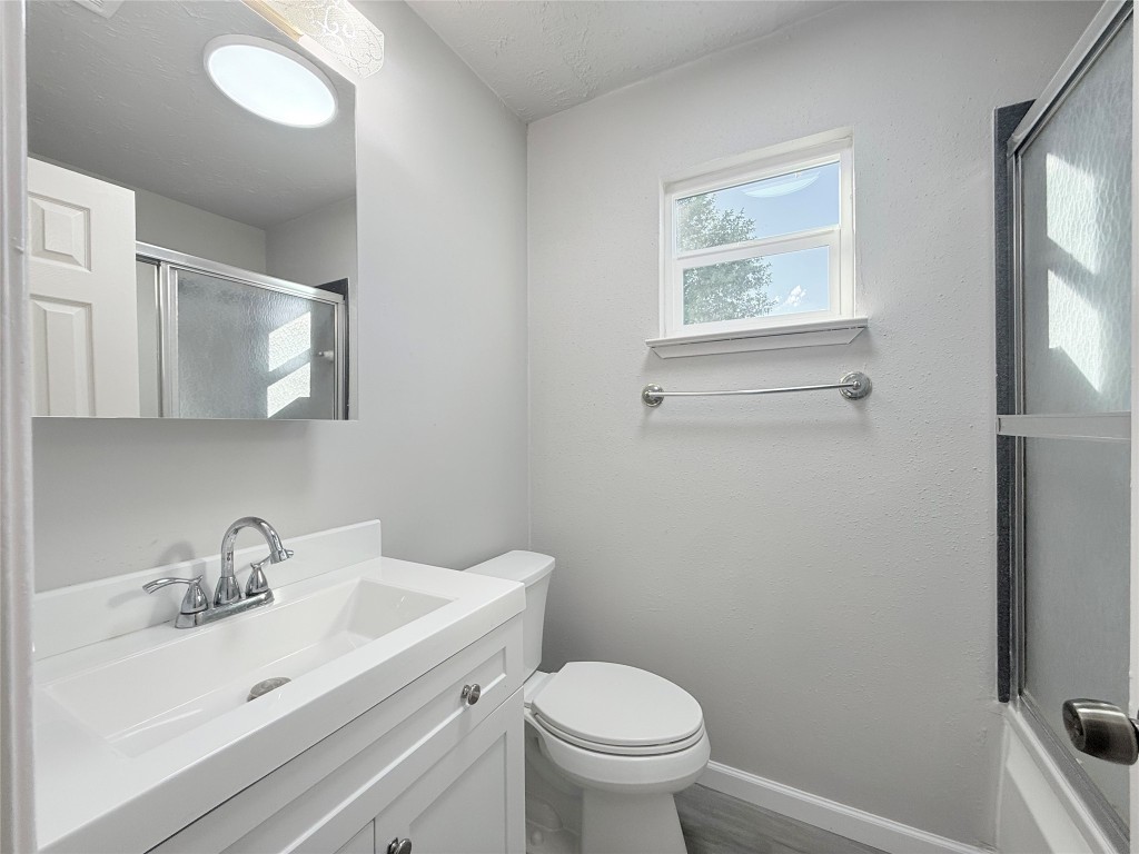 12715 Middlesbrough Lane Houston, TX 77066 - Photo 29 of 38 Full bathroom