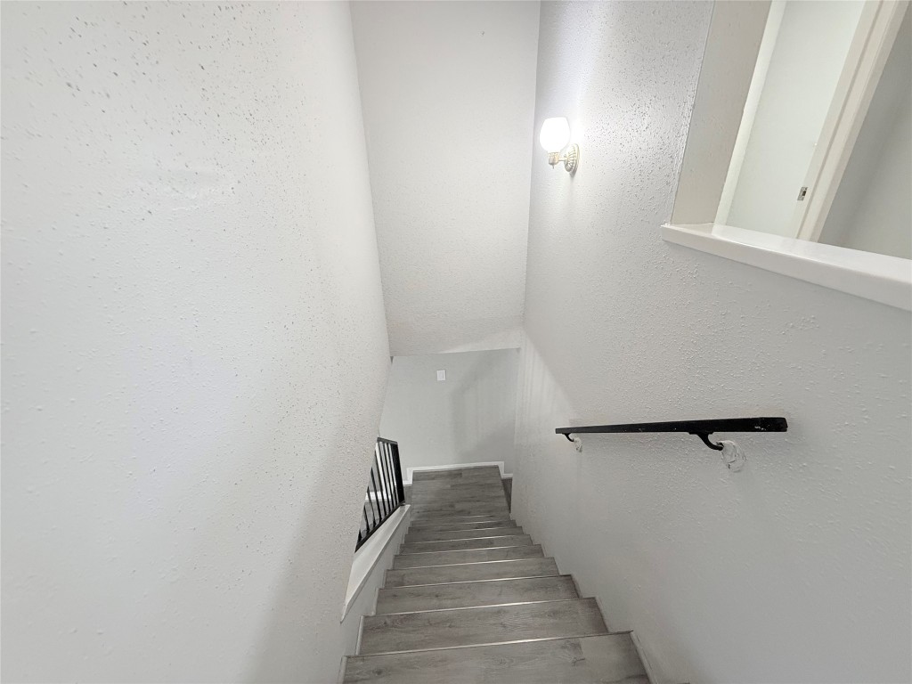12715 Middlesbrough Lane Houston, TX 77066 - Photo 32 of 38 Stairs