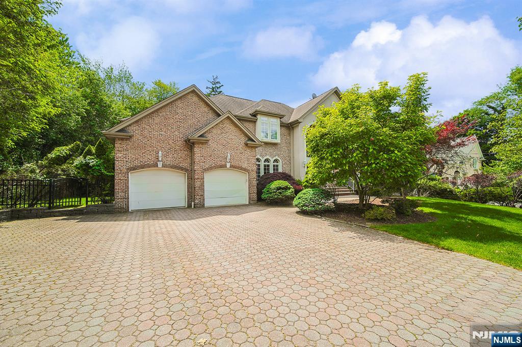 6 Maplewood Road Closter, NJ 07624 - Photo 2 of 40
