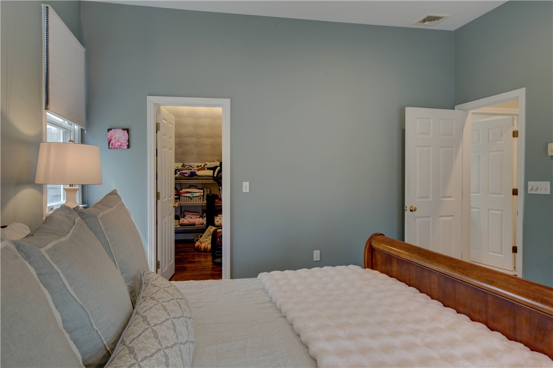 110 Lake View Road Cranston, RI 02920 - Photo 15 of 30 Showing walk in closet