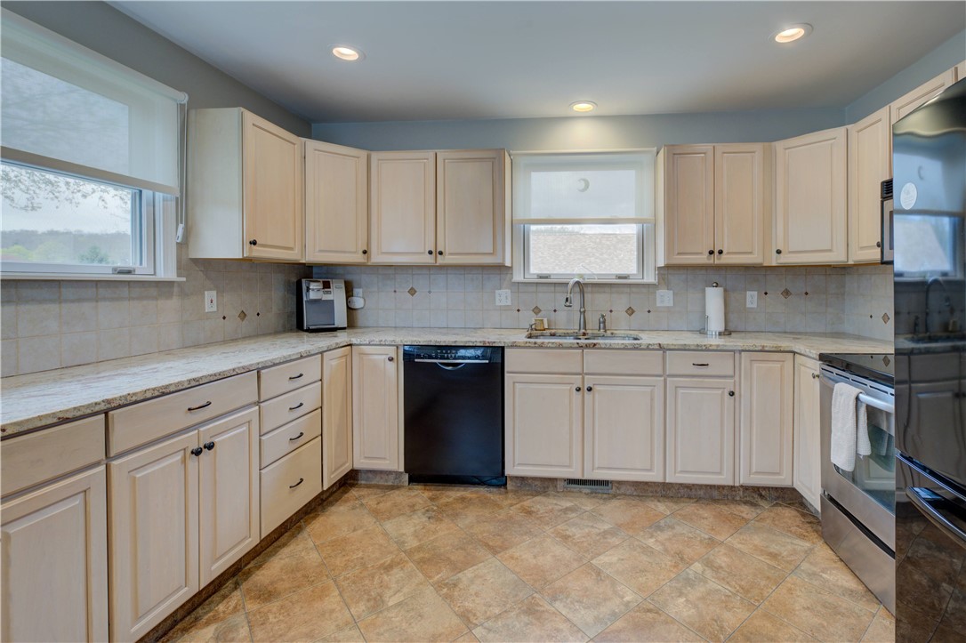 110 Lake View Road Cranston, RI 02920 - Photo 10 of 30 Get ready to Cook!