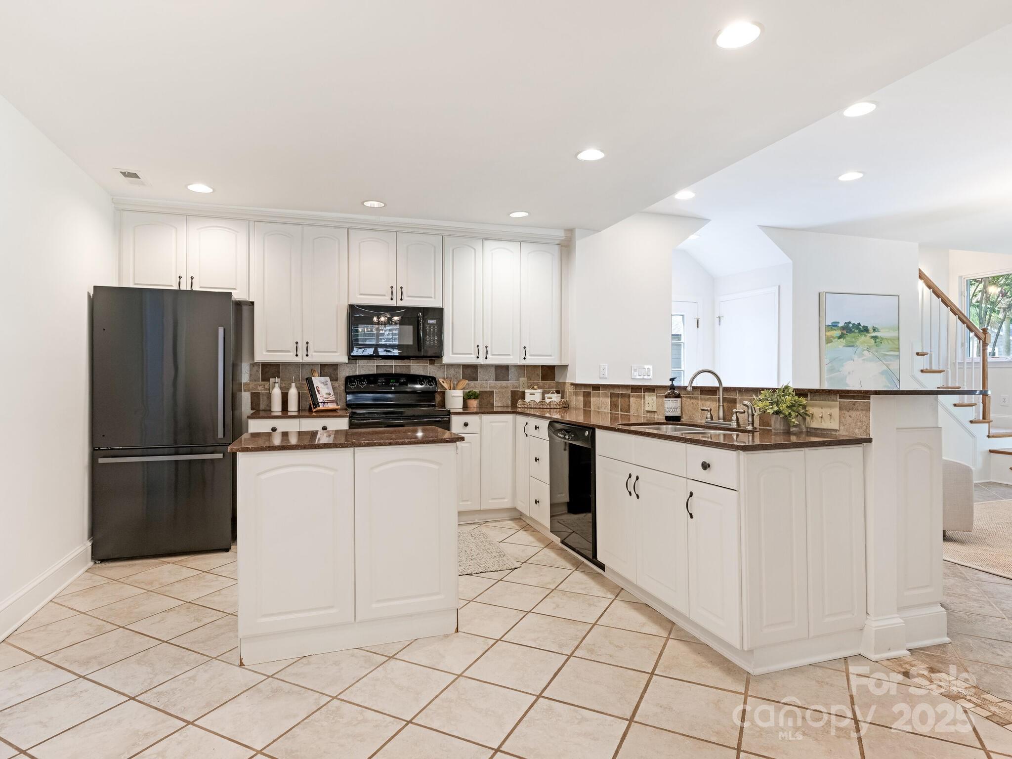 115 Heathwood Road Charlotte, NC 28211 - Photo 9 of 30 Gallery Image 9
