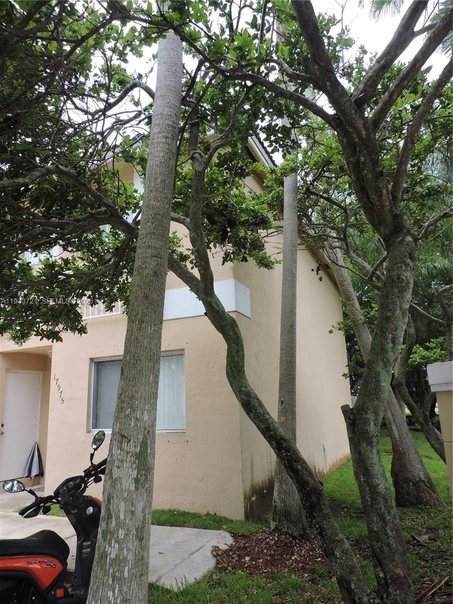 17975 Southwest 140th Court, Unit 17975 Miami, FL 33177 - Photo 2 of 27 a backyard of a house with lots of green space