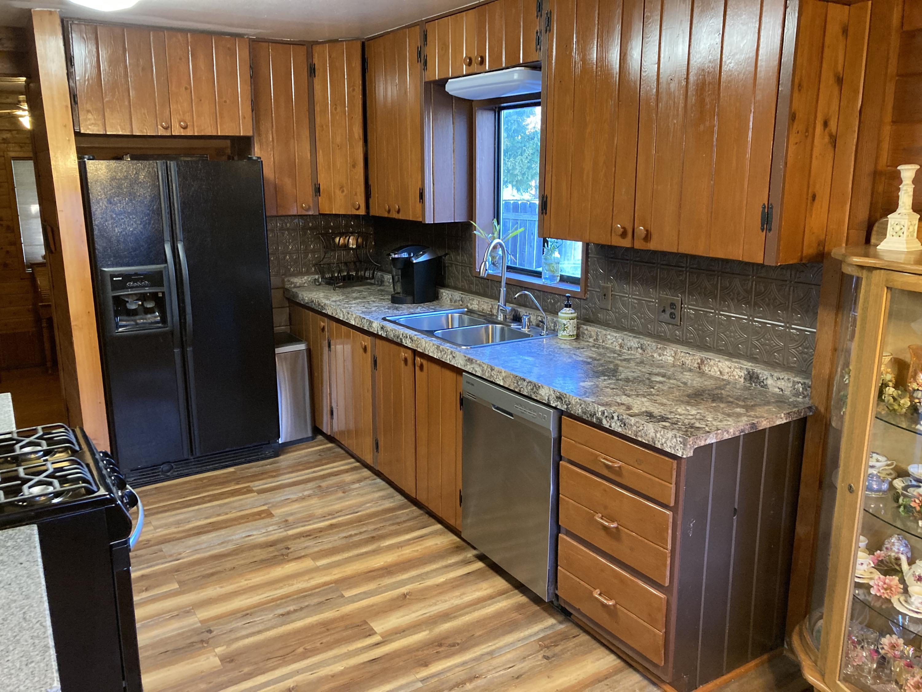 14643 Spring Branch Road Redding, CA 96003 - Photo 13 of 35 pT2Gz4h8Spq64G6FVZ3WhA