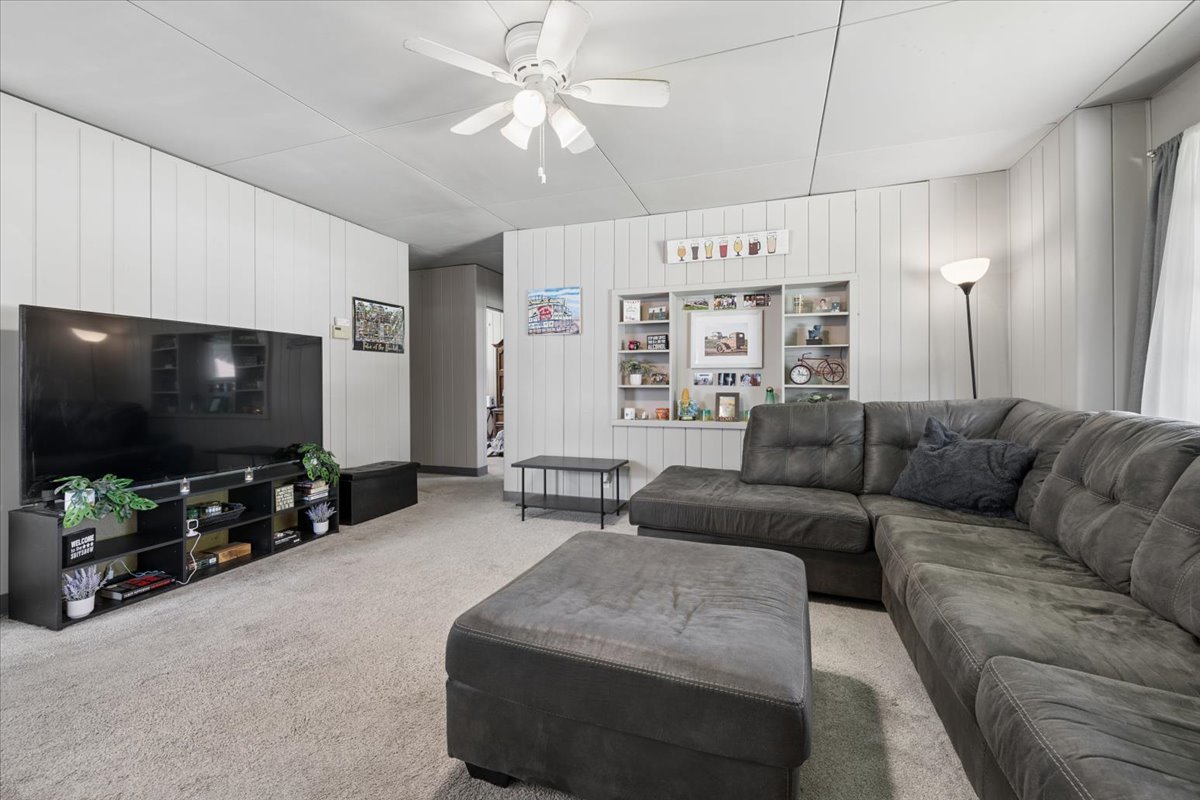 34 South Rosedale Avenue Aurora, IL 60506 - Photo 4 of 18