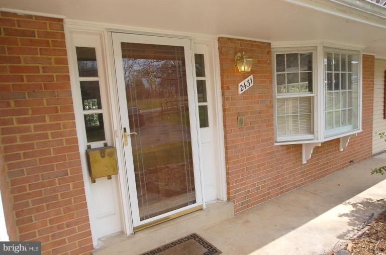 2431 Flint Hill Road Vienna, VA 22181 - Photo 15 of 30 Entrance / Foyer