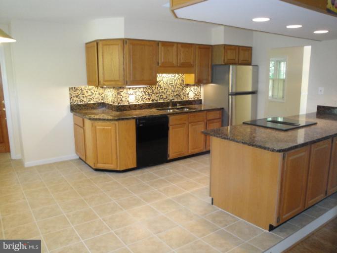 2431 Flint Hill Road Vienna, VA 22181 - Photo 5 of 30 Kitchen