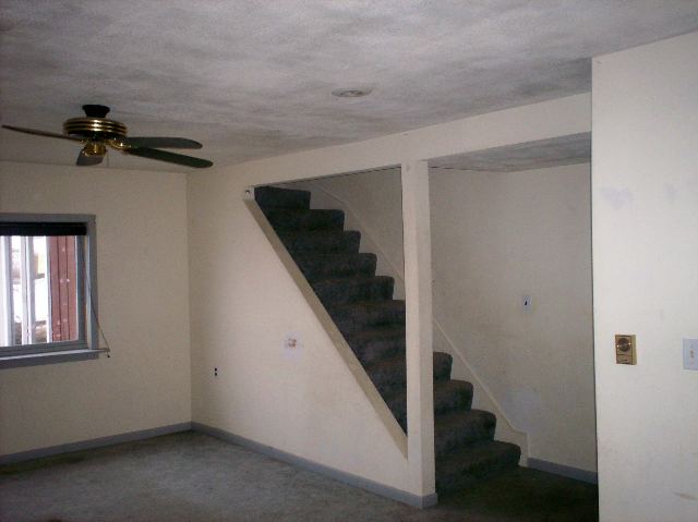 3071 West McConnell Road Freeport, IL 61032 - Photo 3 of 7 a view of a hallway with entryway
