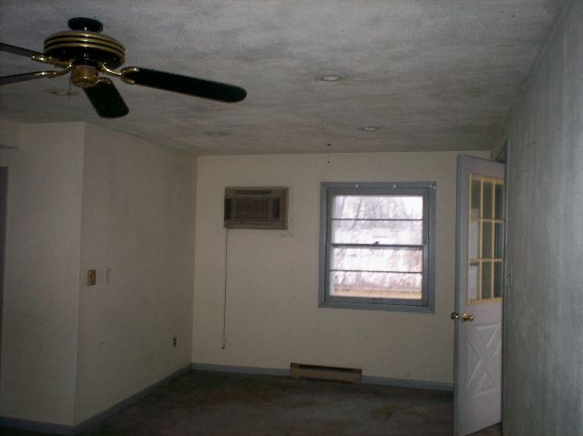 3071 West McConnell Road Freeport, IL 61032 - Photo 5 of 7 a view of a livingroom with a window