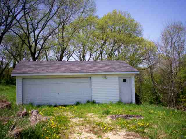 3071 West McConnell Road Freeport, IL 61032 - Photo 7 of 7 a view of a backyard with a garden