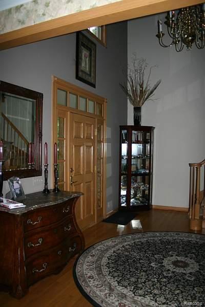 5360 Old Mill Road Rochester, MI 48306 - Photo 13 of 25 Entry