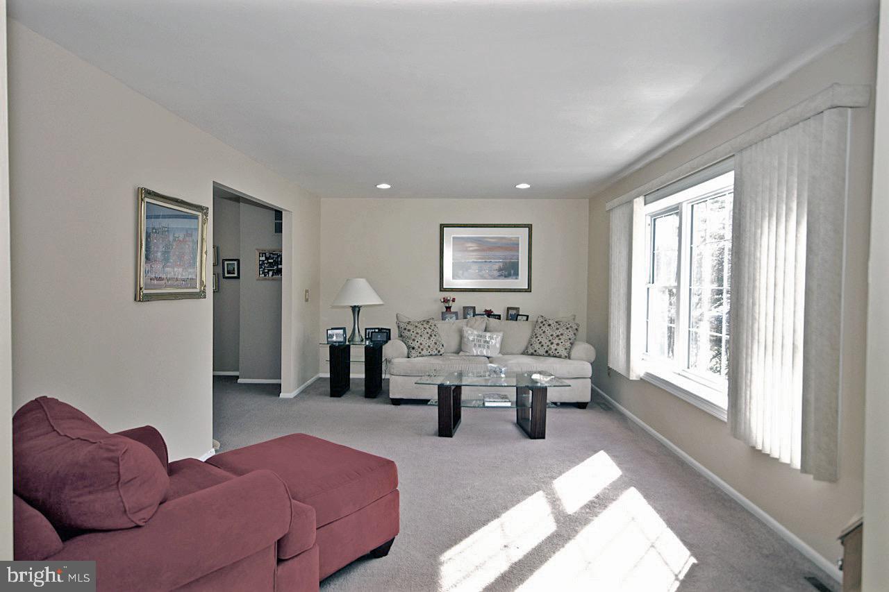 112 Capella Road Sewell, NJ 08080 - Photo 4 of 30 Living Room