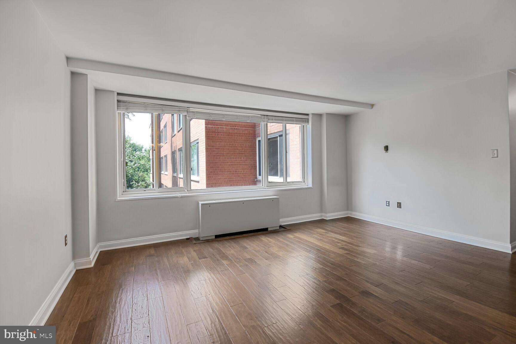 4000 Tunlaw Road Northwest, Unit 419 Washington, DC 20007 - Photo 5 of 27 Living Room