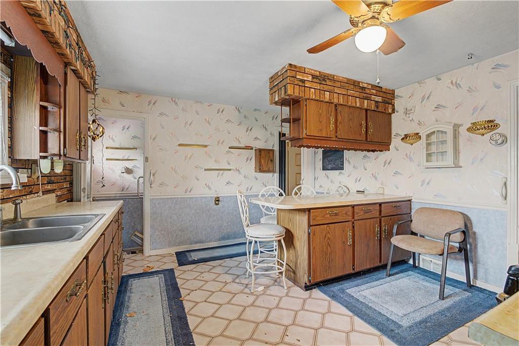 212 Singer Avenue McKees Rocks, PA 15136 - Photo 13 of 38
