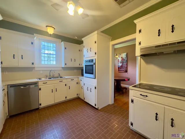 $350,000 | 557 Ave C, Port Allen, LA 70767