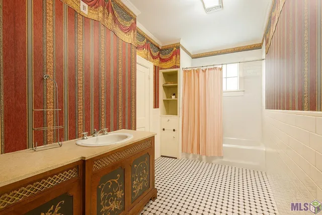 $350,000 | 557 Ave C, Port Allen, LA 70767