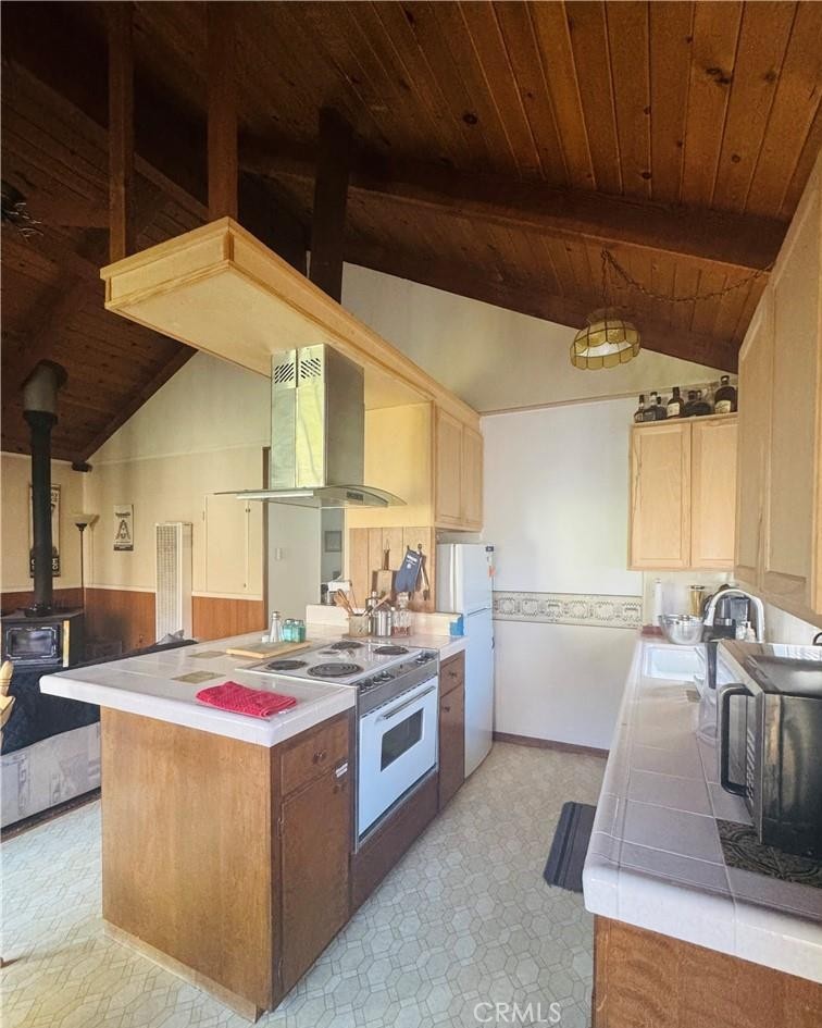 27619 Canyon Drive Lake Arrowhead, CA 92352 - Photo 2 of 13 Kitchen