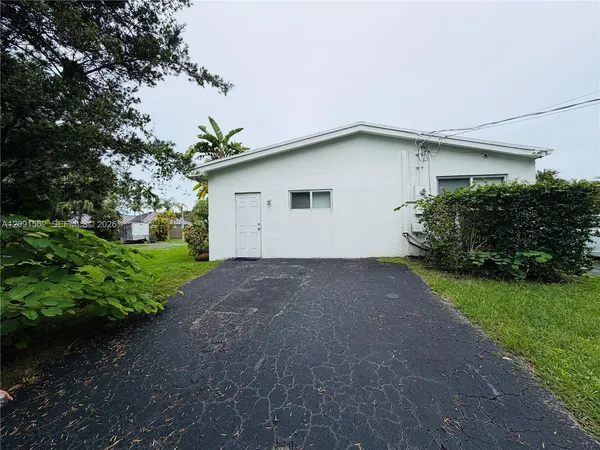 $1,200 | 14800 Southwest 94th Avenue, Unit 1, Miami, FL 33176