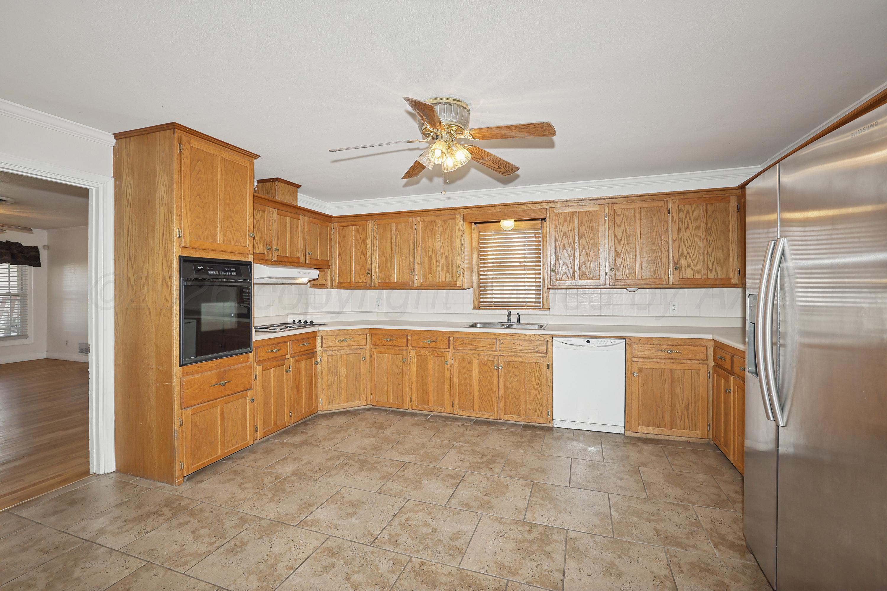 3815 South Bowie Street Amarillo, TX 79110 - Photo 5 of 15 8-Kitchen