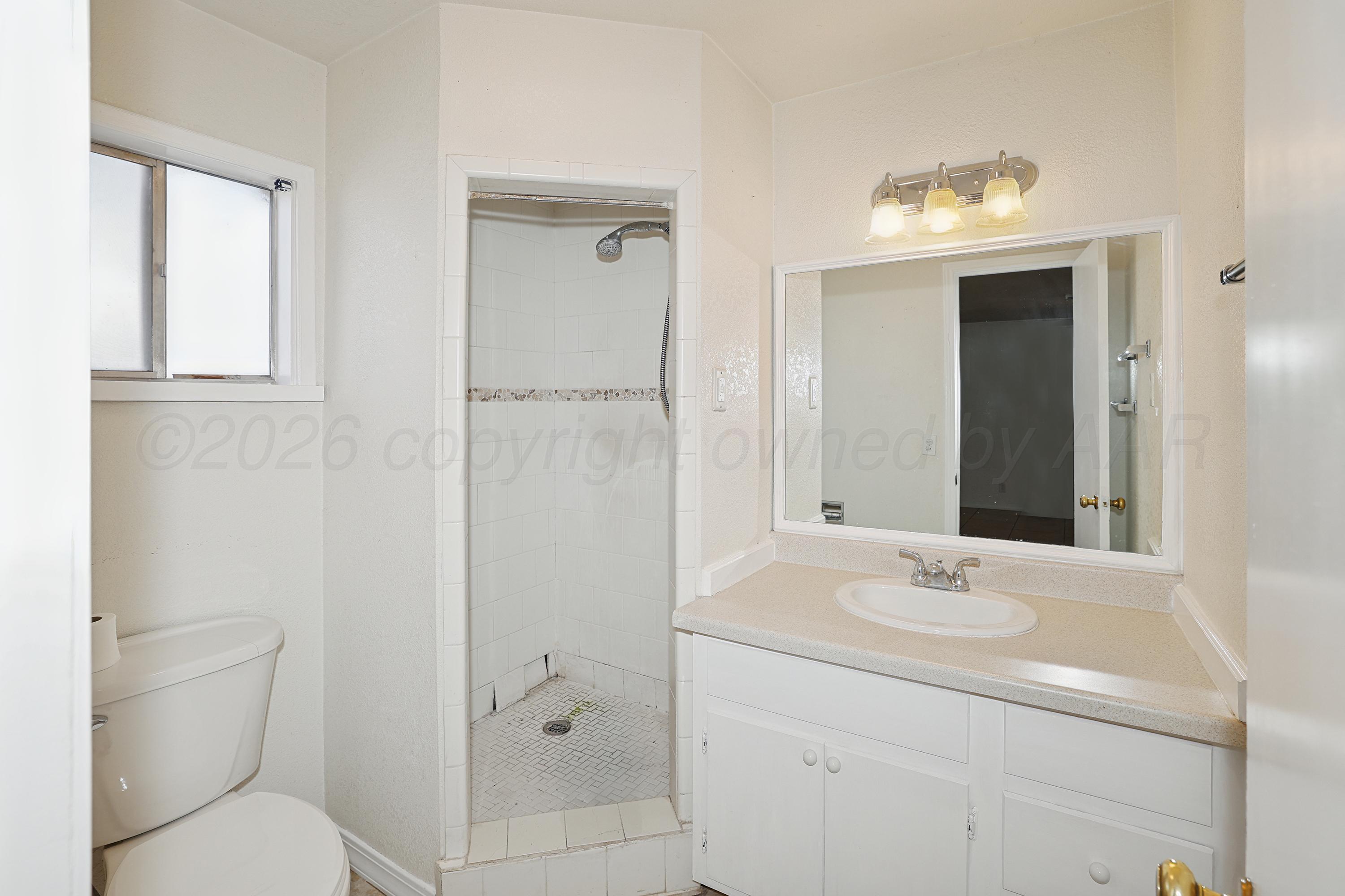 3815 South Bowie Street Amarillo, TX 79110 - Photo 7 of 15 11-Primary Bath