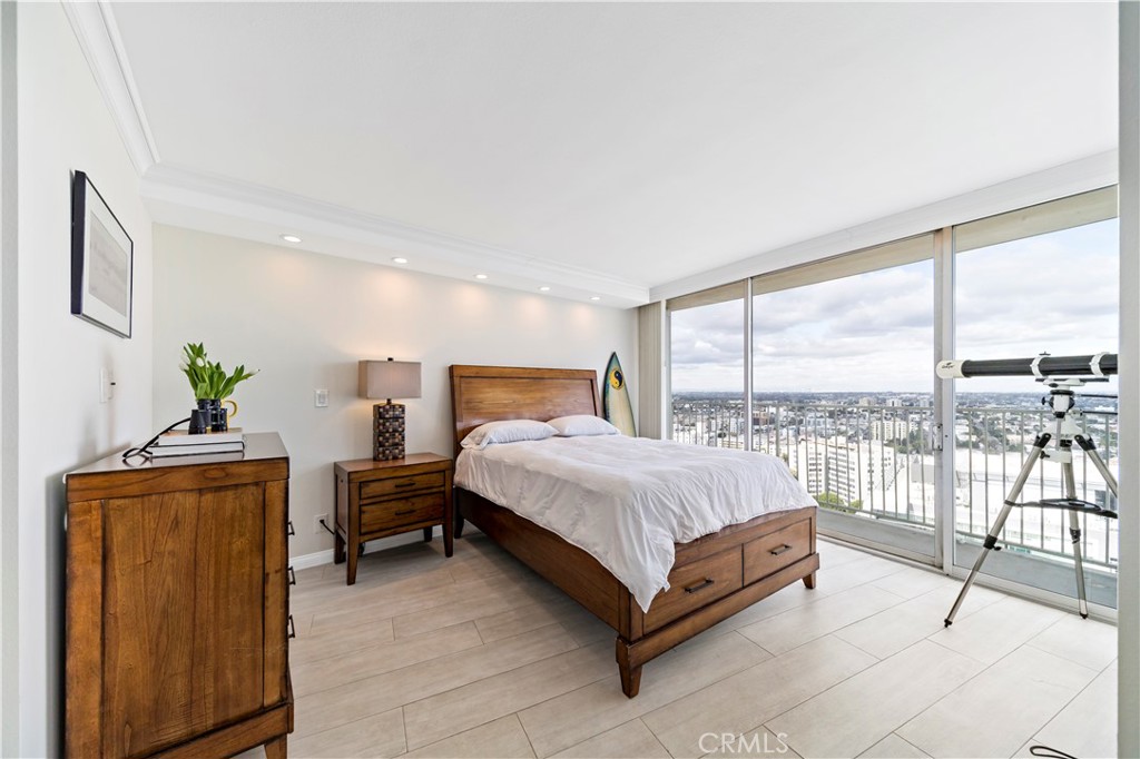 700 East Ocean Boulevard, Unit 3003 Long Beach, CA 90802 - Photo 11 of 35 a spacious bedroom with a bed and large window