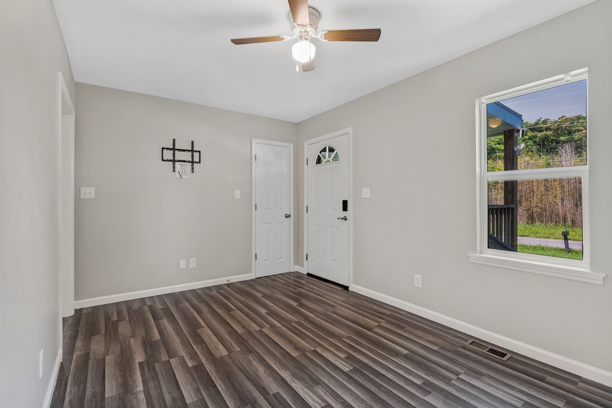 212 Marbury Road Tullahoma, TN 37388 - Photo 8 of 21 Gallery Image 8
