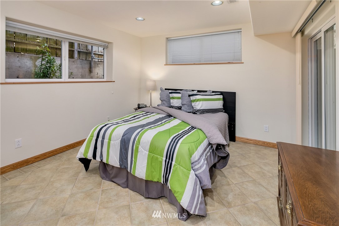 725 North 77th Street Seattle, WA 98103 - Photo 14 of 25