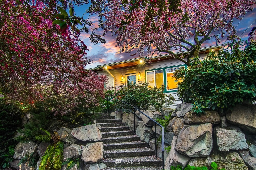 725 North 77th Street Seattle, WA 98103 - Photo 3 of 25