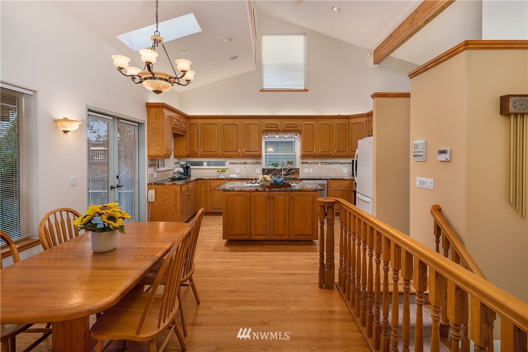 725 North 77th Street Seattle, WA 98103 - Photo 9 of 25