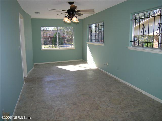4363 Bedivere Road Jacksonville, FL 32208 - Photo 3 of 4 Family Room