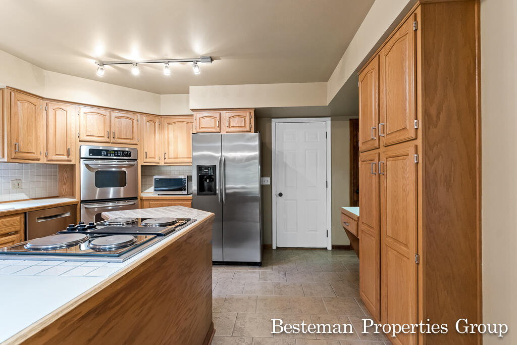 18121 Lovell Road Spring Lake, MI 49456 - Photo 42 of 95 18121LovellRd40Lores