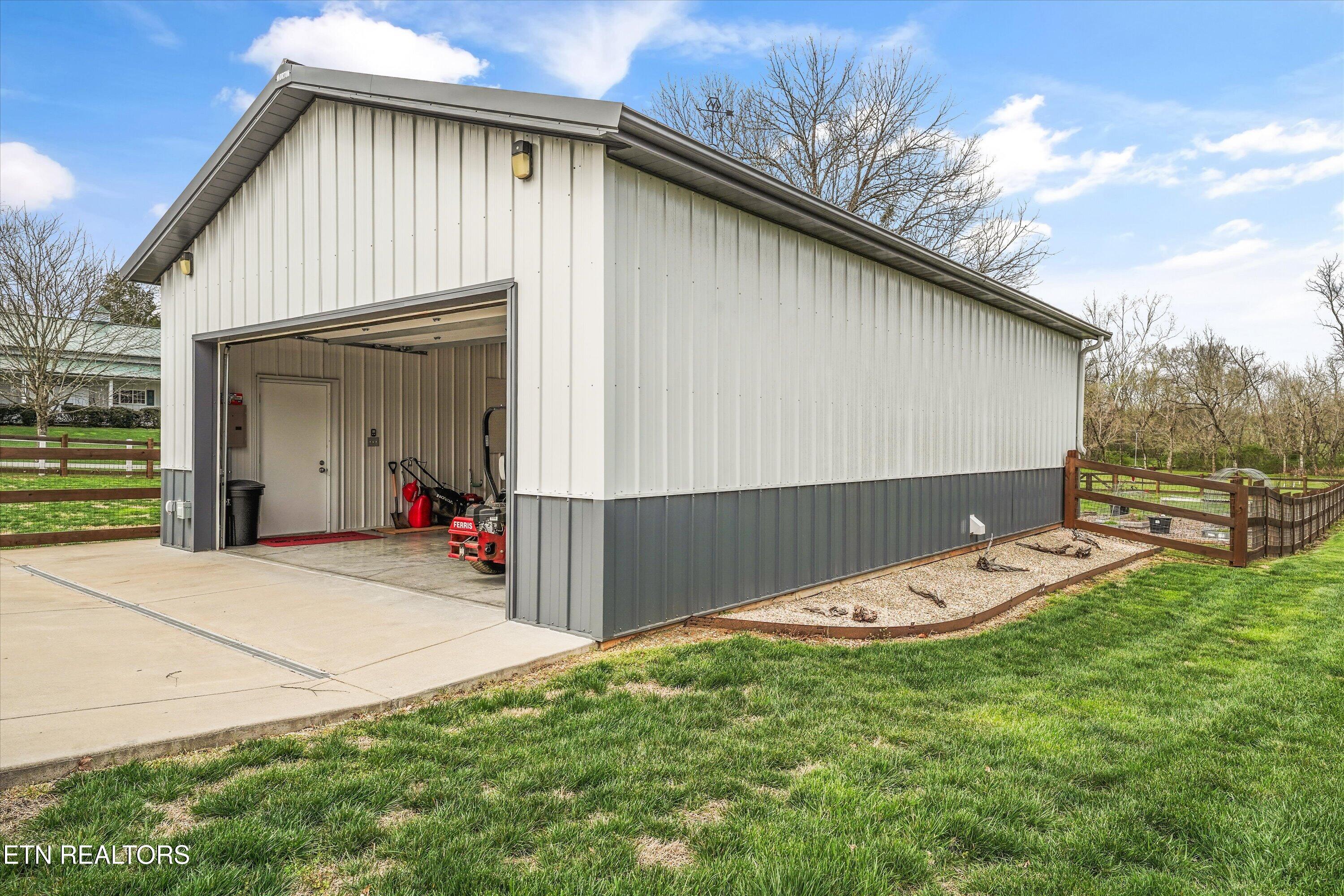 40-2529 Cunningham Rd33