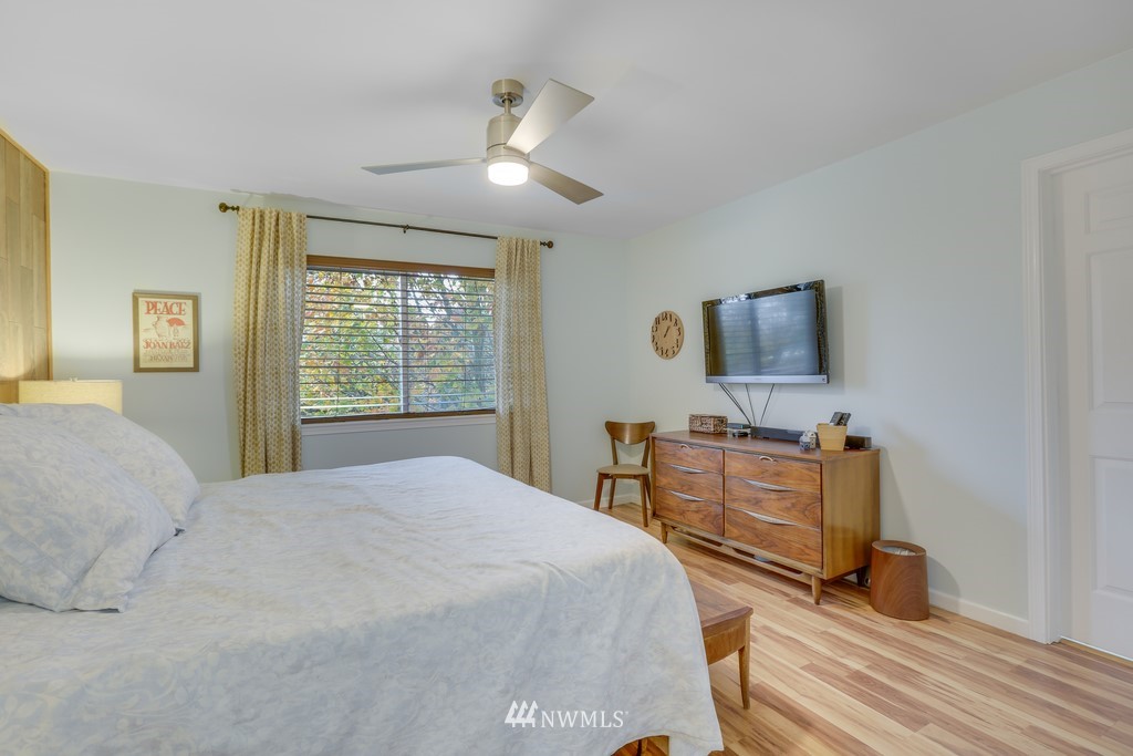 102 South 49th Street, Unit A Renton, WA 98055 - Photo 19 of 35 a bedroom with a bed and a flat screen tv