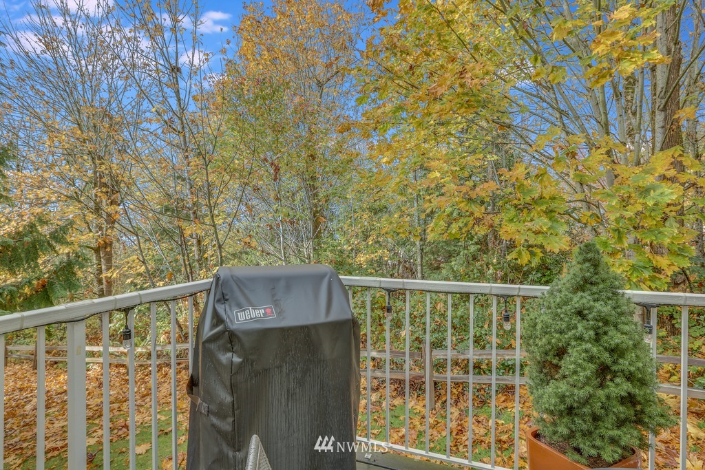102 South 49th Street, Unit A Renton, WA 98055 - Photo 28 of 35 a view of outdoor space with deck and yard