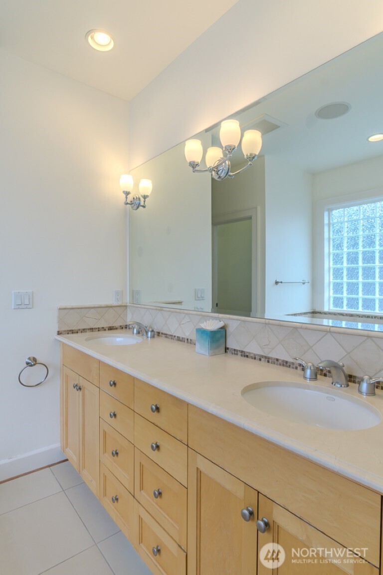8568 Sand Point Way Northeast Seattle, WA 98115 - Photo 31 of 40