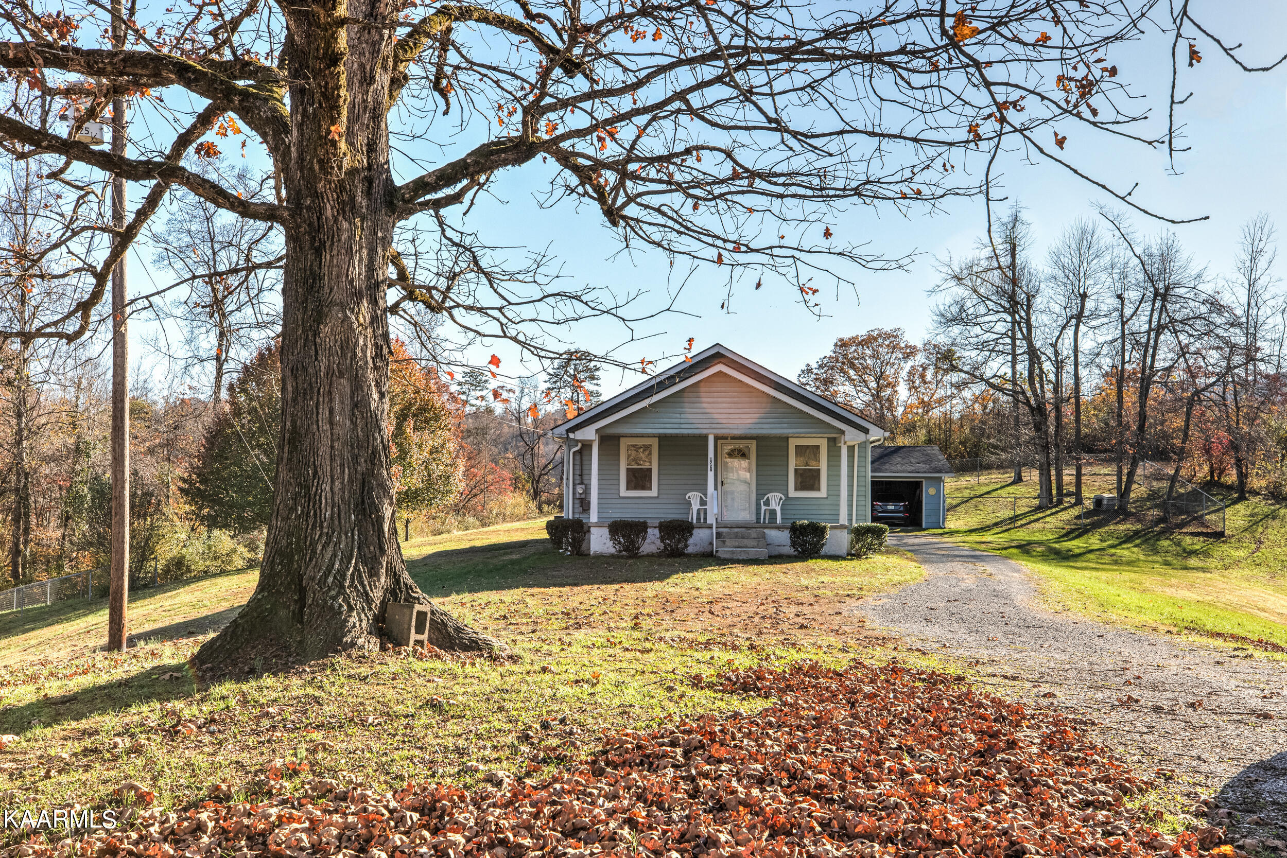 1228 Ridge Road Caryville, TN 37714 - Photo 9 of 52 CDFA3EE1-880F-40D6-938D-C8FBBCF63E2F