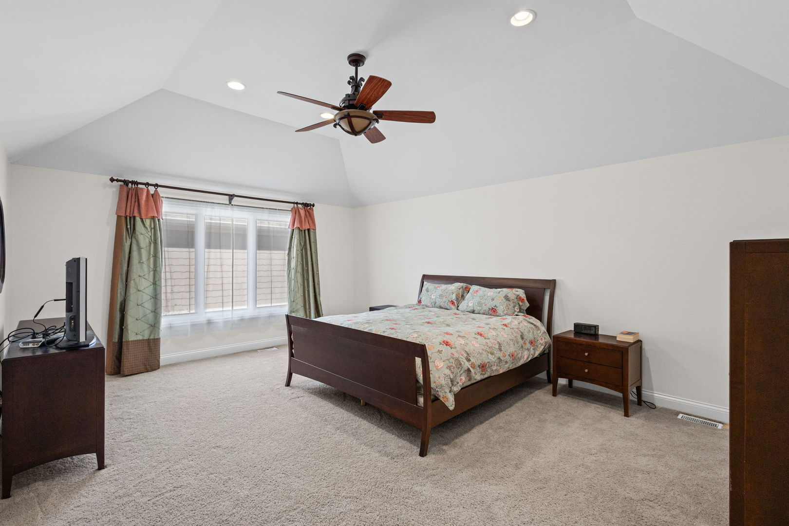 1148 Kenton Road Deerfield, IL 60015 - Photo 8 of 22 Gallery Image 8