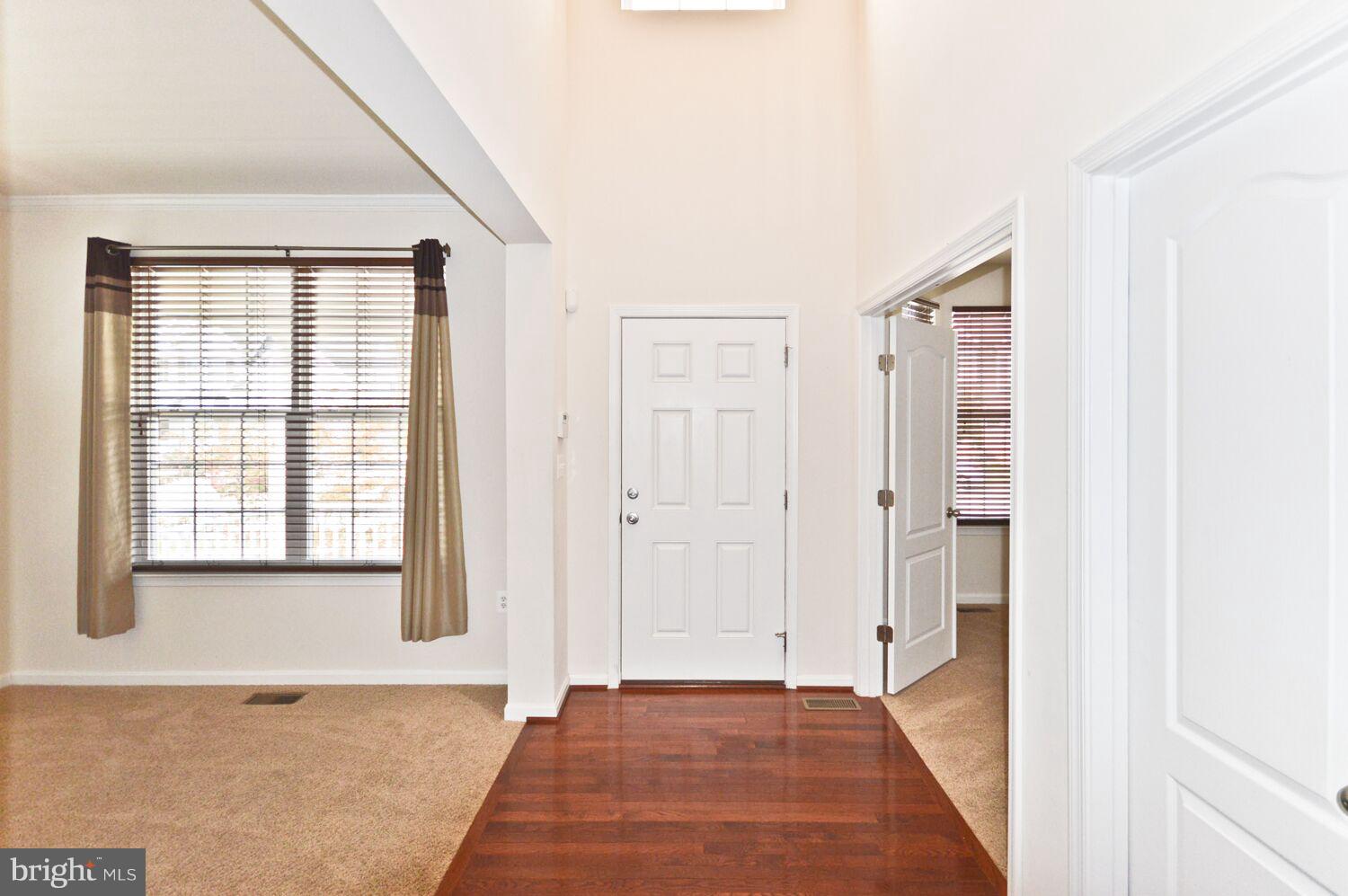 7110 Battle Field Loop Brandywine, MD 20613 - Photo 2 of 27 Foyer