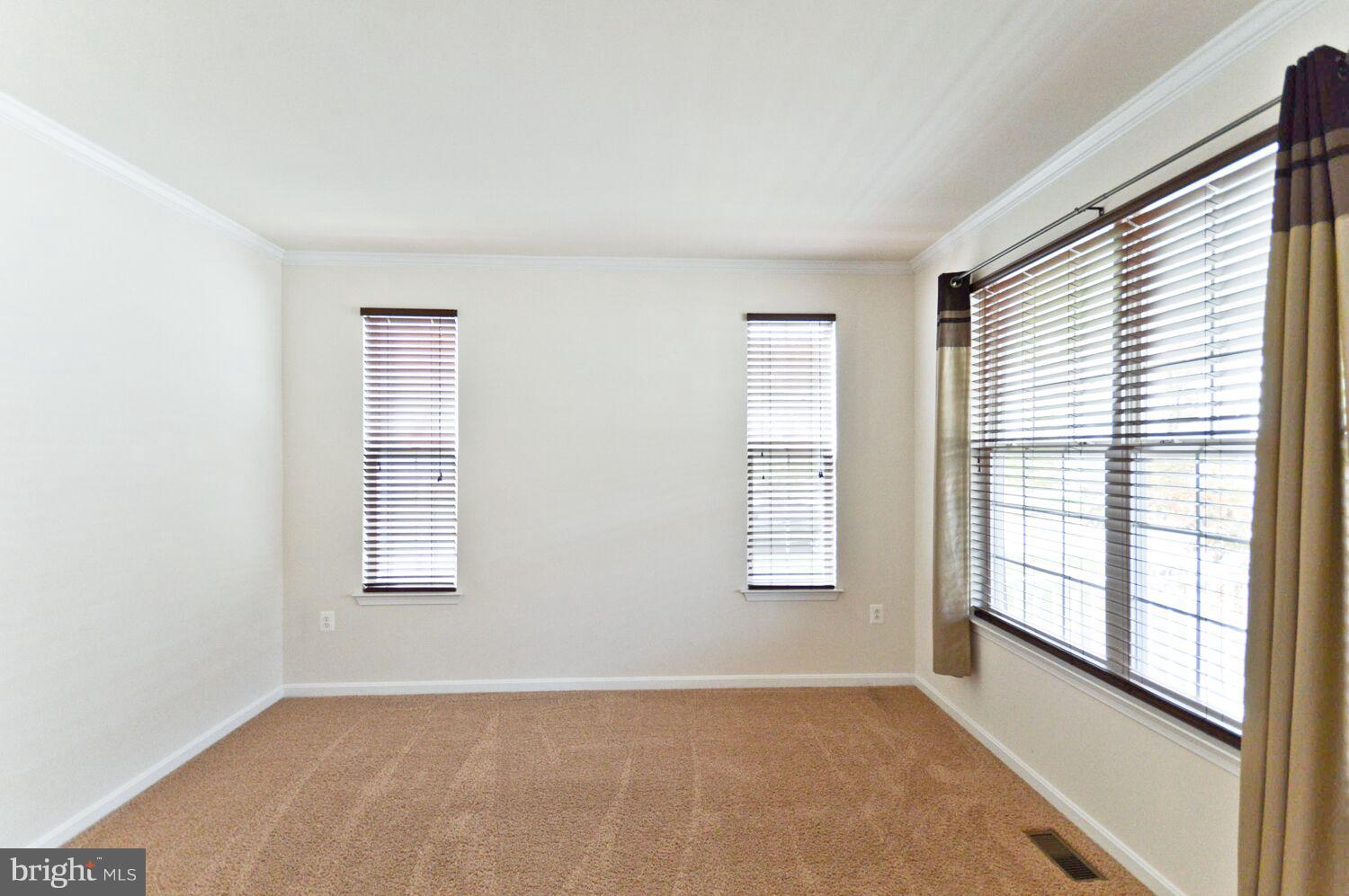 7110 Battle Field Loop Brandywine, MD 20613 - Photo 3 of 27 Living Room