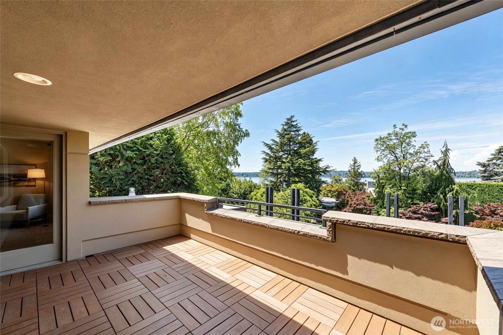 3225 West Mercer Way Mercer Island, WA 98040 - Photo 20 of 34