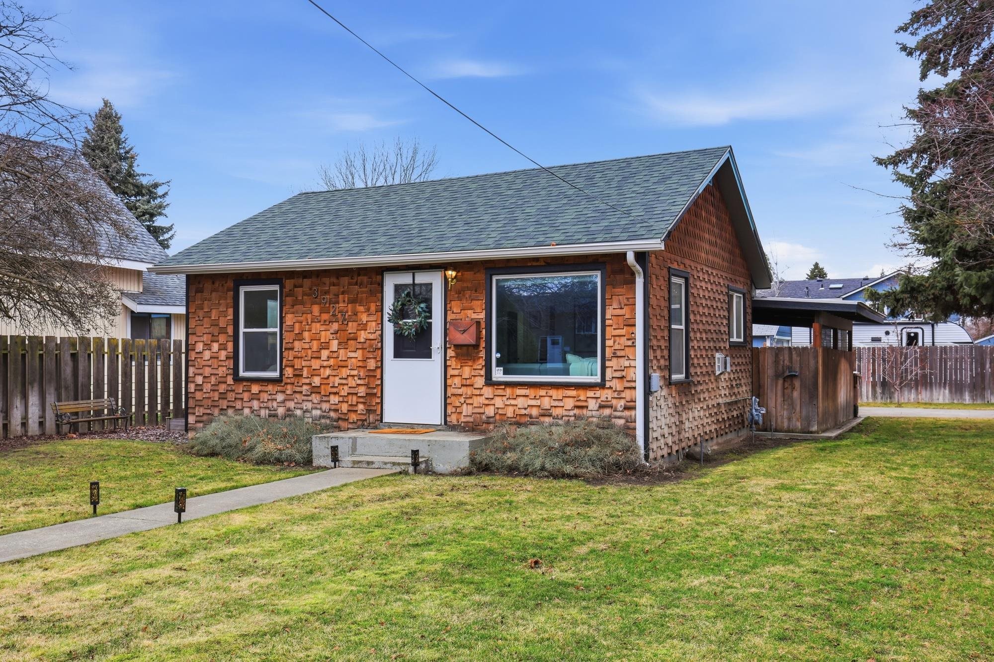 3927 East 26th Avenue Spokane, WA 99223 - Photo 2 of 44