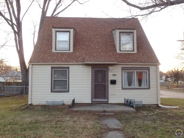 $147,500 | 701 Southwest MacVicar Avenue, Topeka, KS 66606