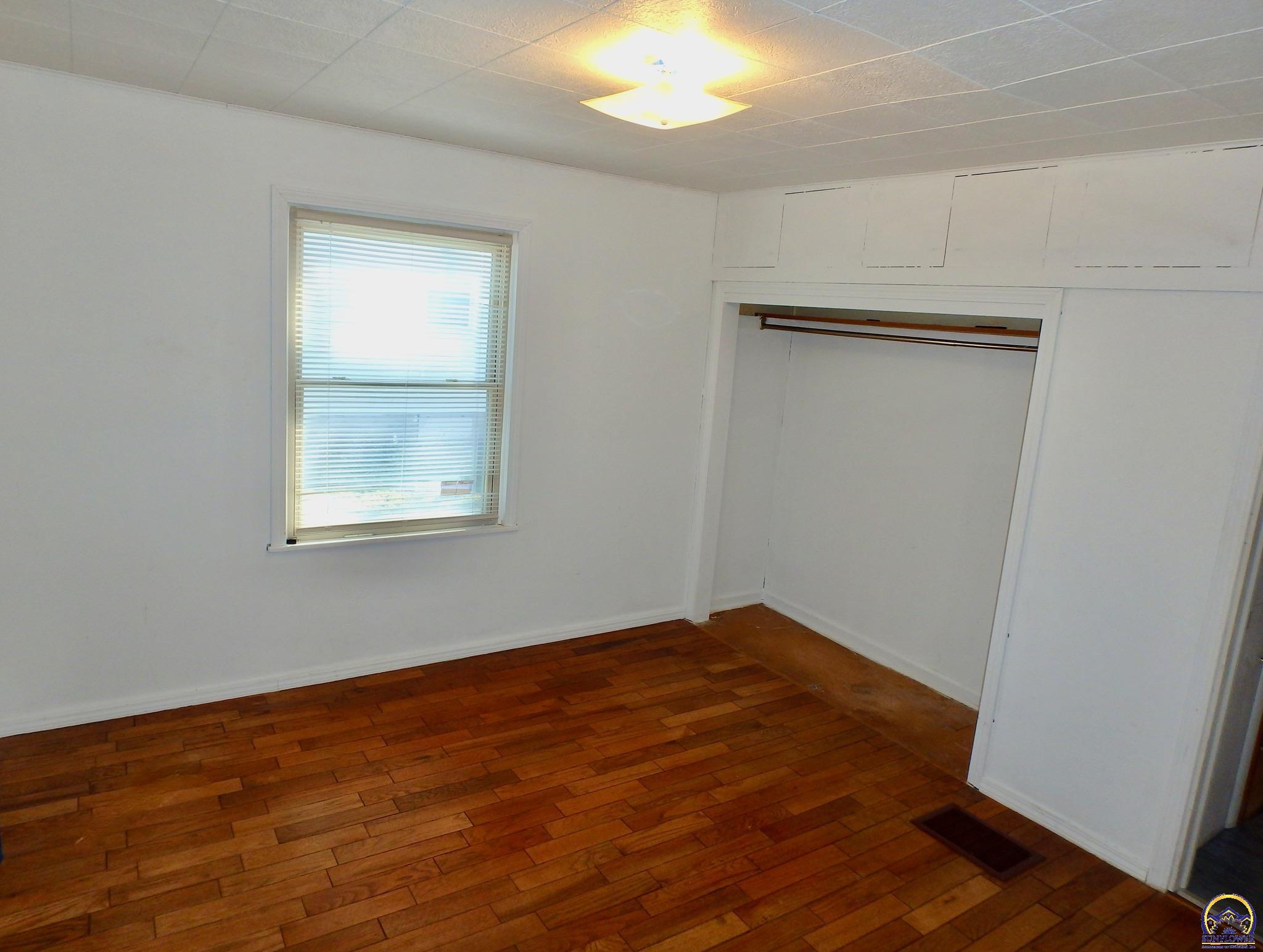 701 Southwest MacVicar Avenue Topeka, KS 66606 - Photo 11 of 18 1st Floor Primary Bedroom