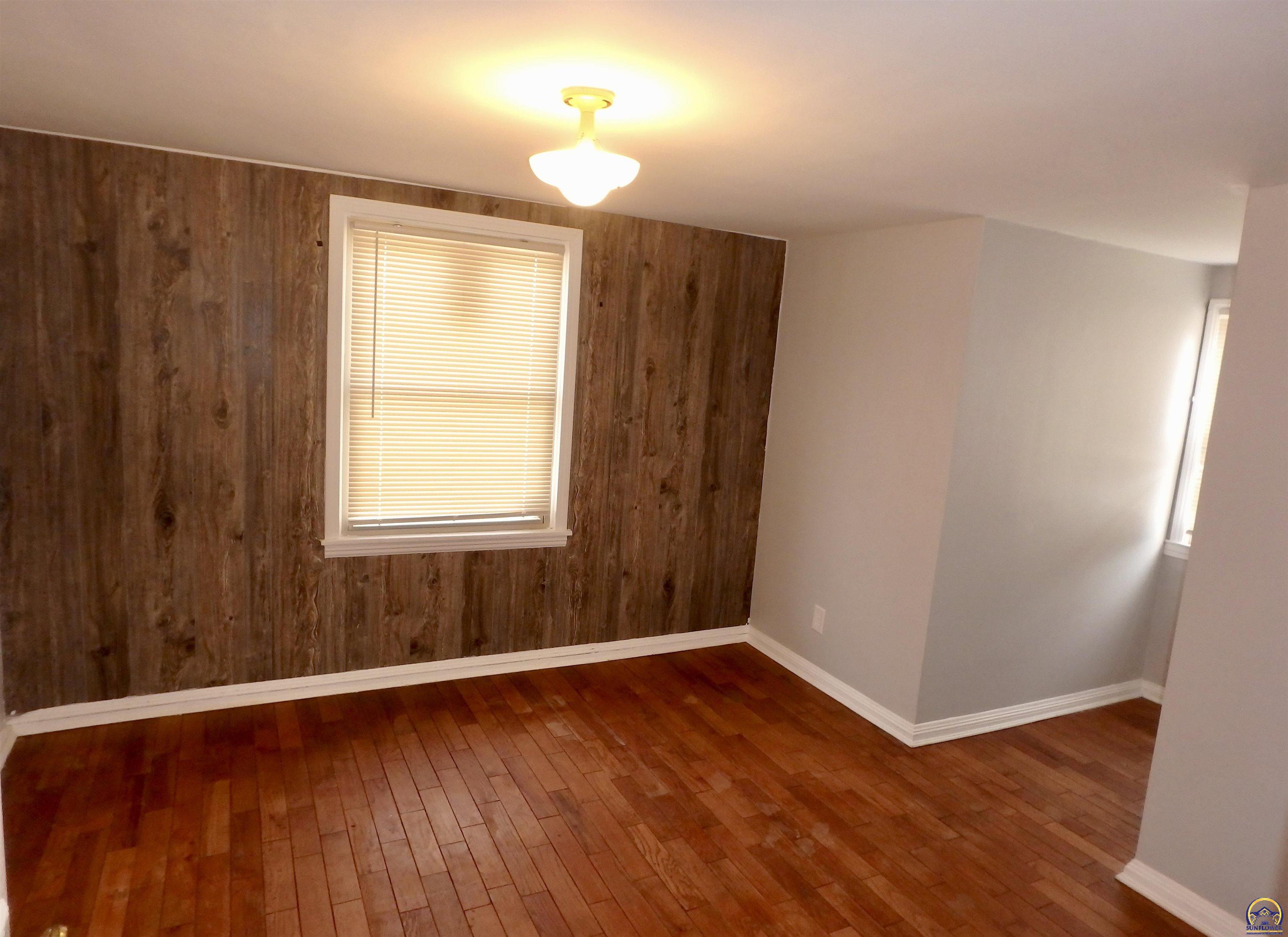 701 Southwest MacVicar Avenue Topeka, KS 66606 - Photo 14 of 18 3rd Bedroom - Upper Level