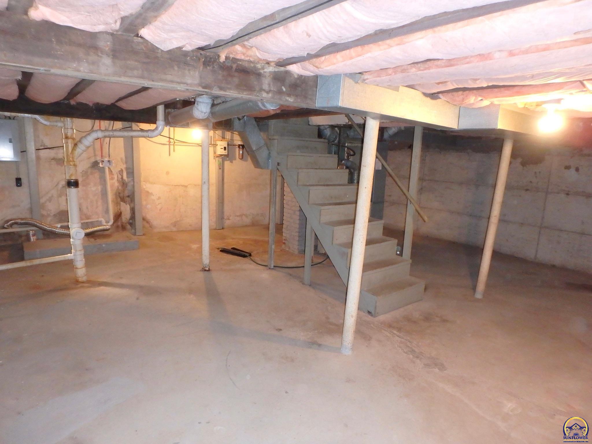 701 Southwest MacVicar Avenue Topeka, KS 66606 - Photo 15 of 18
