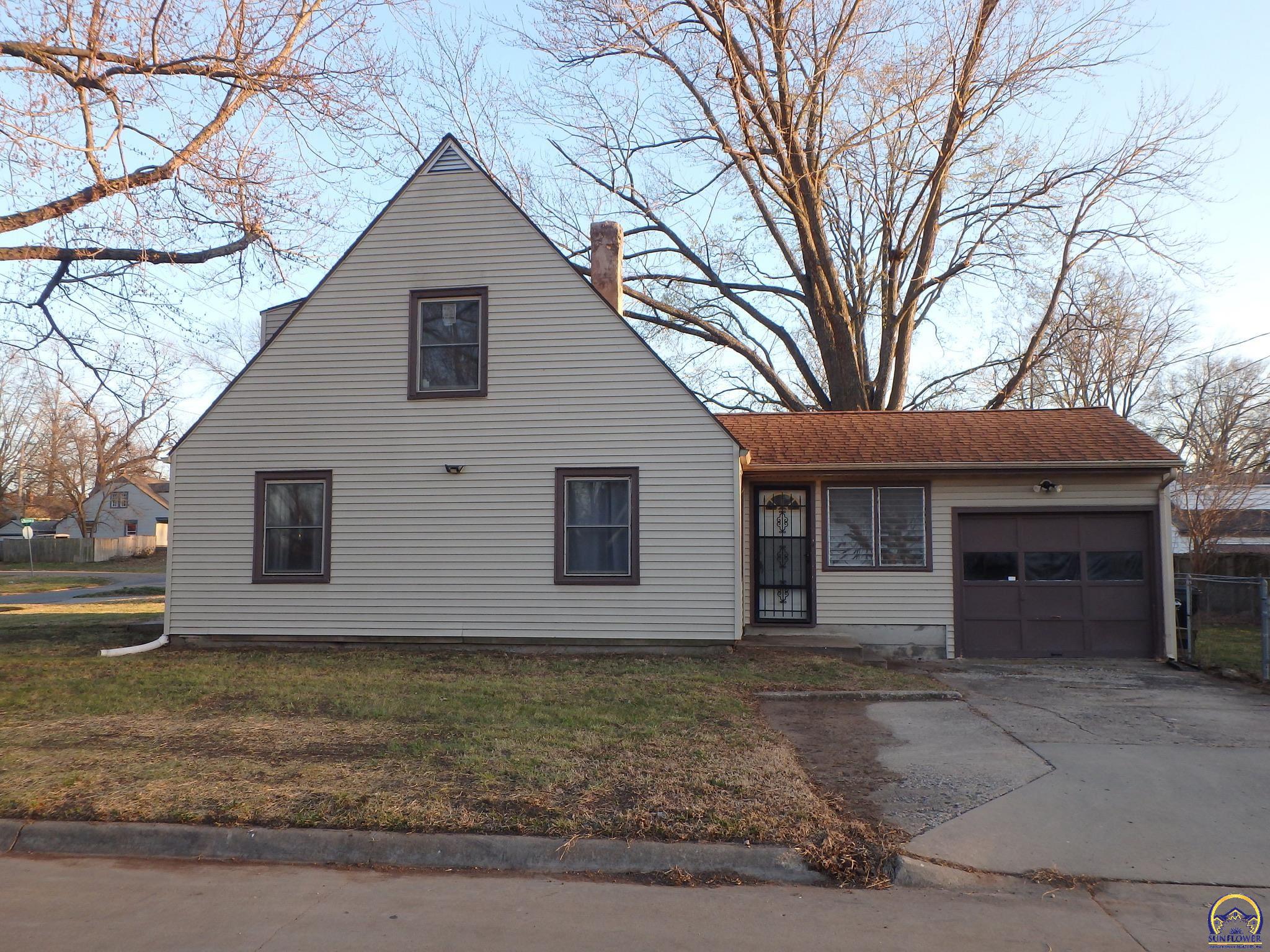 701 Southwest MacVicar Avenue Topeka, KS 66606 - Photo 2 of 18