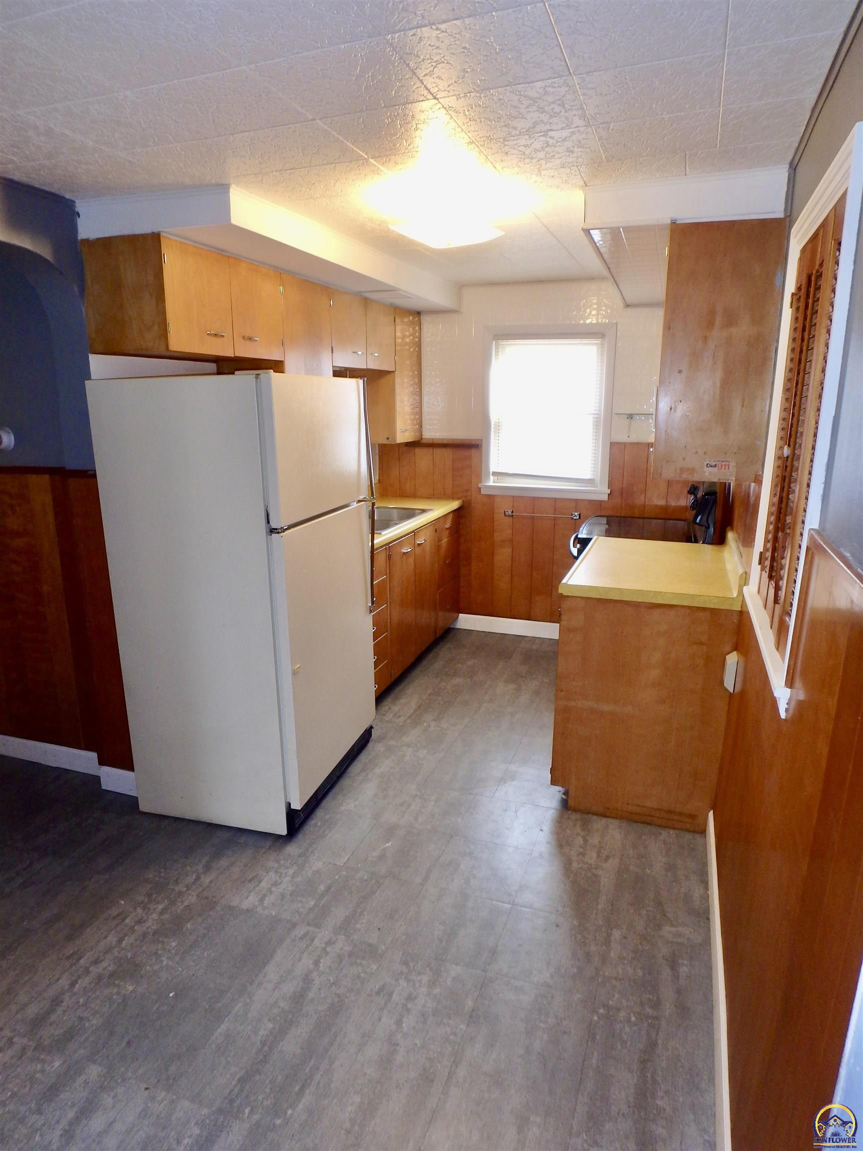 701 Southwest MacVicar Avenue Topeka, KS 66606 - Photo 7 of 18