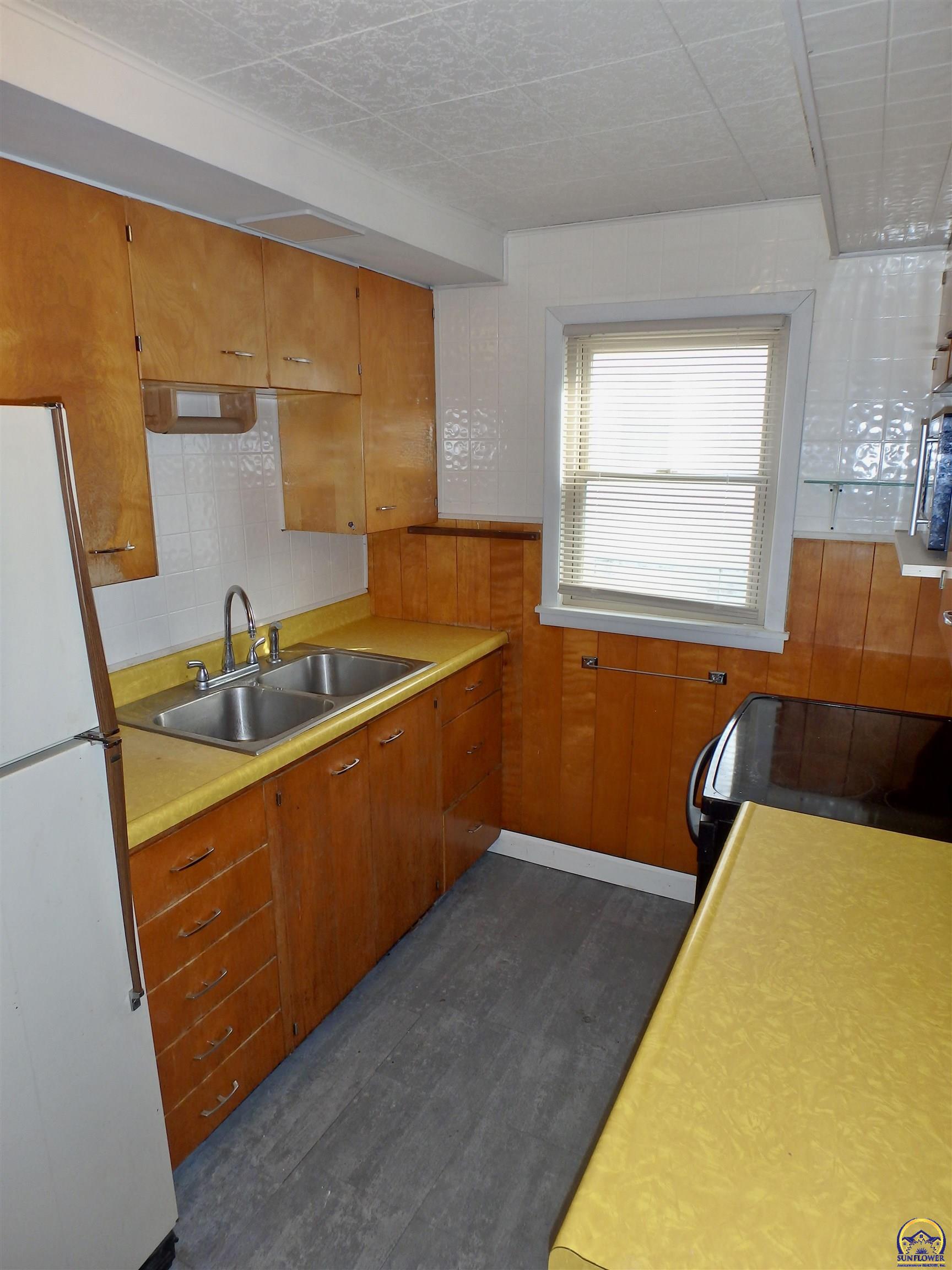701 Southwest MacVicar Avenue Topeka, KS 66606 - Photo 8 of 18